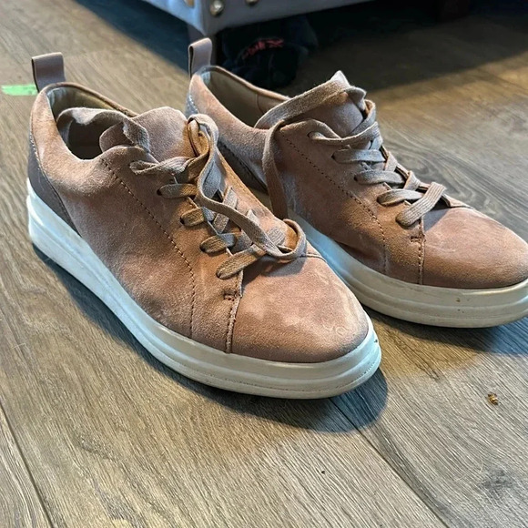 Naturalizer Sneaker Size 10 - Picture 1 of 6